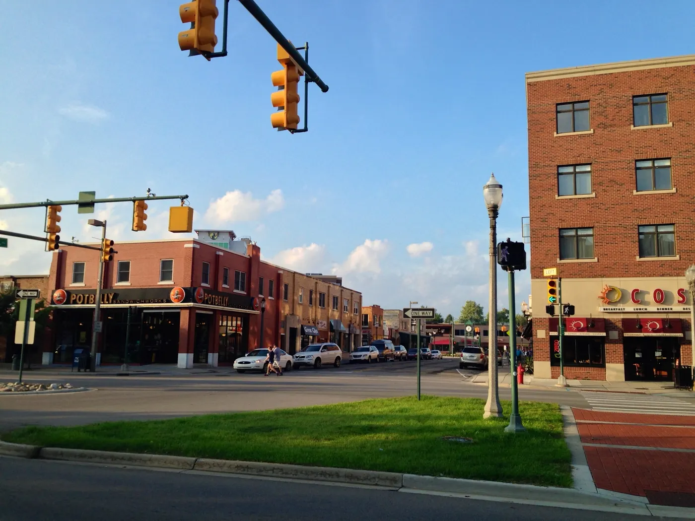 East Lansing businesses along Grand River Avenue